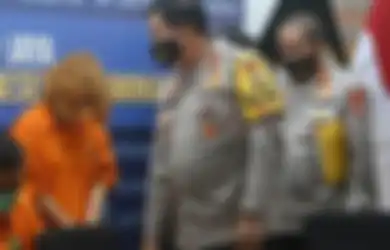 Mutilasi Korban Jadi 11 Bagian hingga Ngaku Nikah Siri Tapi Faktanya Kumpul Kebo dengan Suami Orang, Ibunda LAS Hanya Bisa Tertunduk Lesu, 'Saya Sakit Hati'