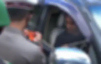 Seberapa Perlu Pake Masker Saat Naik Mobil Sendirian? Simak Tanggapan Medis Berikut