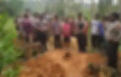 Berambisi Punya Ilmu Menghilang, 2 Remaja Nekat Gali Makam Warga Untuk Ambil Kelingking Mayat