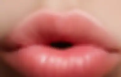 Begini 5 Cara Alami Menghilangkan Garis di Bibir Agar Halus dan Lembab