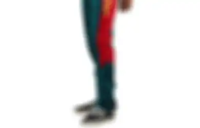 5 Inspirasi Mix and Match Track Pants buat Cowok Biar Nggak Keliatan Kayak Guru Olahraga