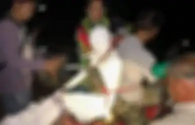 Ngeri! Bonceng Pocong Malam-malam Melewati Hutan Belantara, Pria Ini Banjir Pujian Warga Desa Usai 6 Jam Kendarai Motor Sembari Gendong Jenazah, Ternyata Ini yang Terjadi