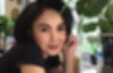 Banjir Pujian Saking Cantiknya, Sosok Nenek Yuni Shara Jadi Sorotan : Pantes Cucunya Cantik Semua