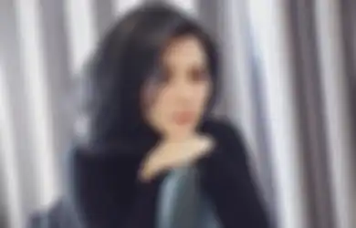 Kepergok Pakai Dress Rancangan Designer Amerika yang Juga Dikenakan Melania Trump, Syahrini Sukses Bikin Netizen Melongo Liat Harganya Capai Rp 19 Juta: Selevel First Lady!