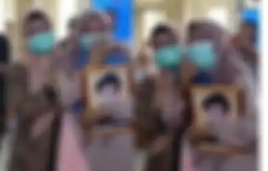 Putranya Wafat 11 Hari Jelang Wisuda, Tangis Ibu Ini Pecah Saat Ambil Ijazah, Videonya Viral Hingga Buat Hati sang Rektor Teriris Haru