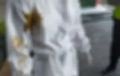 Foto Baju Hazmatnya Dilumuri Tinja Bikin Geger, Respons Nakes di Surabaya Pada Keluarga Pasien Covid-19 Jadi Sorotan