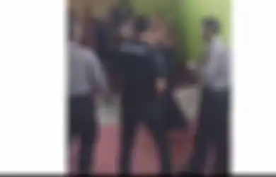 Coreng Nama Baik Kepolisian, Viral Video Polisi Dangdutan di Polsek Gondang Tulungagung, Kepala Desa Jarakan: Kami Patungan untuk Memberi Kejutan