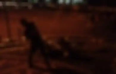 Ogah Dibubarkan, Massa Berpakaian Serba Hitam Nekat Rusak Mobil Covid Hunter Polrestabes Bandung, Polisi: Sengaja Merusuh