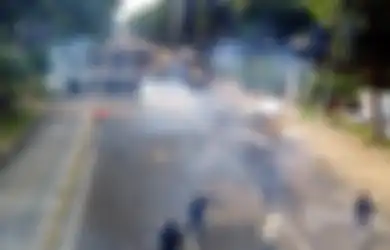 Polisi Tembakkan Gas Air Mata ke Mahasiswa yang Demo Tolak Omnibus Law UU Cipta Kerja: Waspada, Ini yang Terjadi pada Tubuh Jika Kita Terkena Gas Air Mata