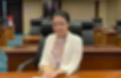 Viral Usai Ketahuan Asyik Selfie Saat Rapat, Tina Toon Langsung Beri Klarifikasi