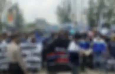 VIRAL Anak Sultan Turun ke Jalan Ikut Demo UU Cipta Kerja, Harga Outfitnya Bikin Geleng Kepala, Helm Sampai Sarung Tangan Capai Jutaan!