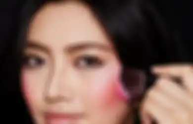 Ternyata Kita Salah! Ini Teknik Pakai Blush On yang Benar Biar Natural