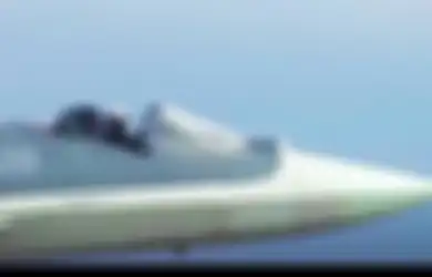 Viral, Jet Tempur Siluman Rusia Terbang di Langit Astrakhan dengan Kokpit Terbuka, Su-57 Bisa Lindungi Pilot Mati Kedinginan?