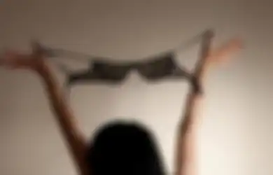 Ada yang Efisien hingga Perfeksionis, Tebak Kepribadian cewek dari Cara Pakai Bra, Kamu yang Mana?