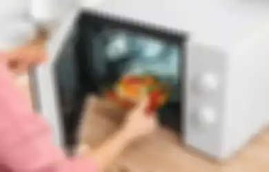Hati-Hati, 5 Makanan Ini Enggak Boleh Dipanaskan di Microwave!