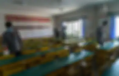 Gayanya Kim Jong-Un Selangit Tetap Adakan Parade Militer Walaupun Risiko Penularan Virus Tinggi, Seminggu Berselang Banyak Murid Derita TBC, Ahli: Itu Covid-19!