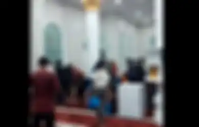 Banyak yang Pingsan Kena Gas Air Mata, Para Pendemo Berlindung di Masjid Universitas Jambi