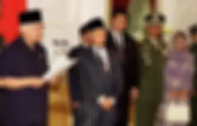 Asyik Nikmati Kopi Hingga Tidur Pulas di Rumah Warga, Pejabat Kalang Kabut Saat Terima Kabar Presiden RI Lagi Menyamar