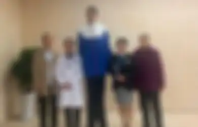 China Bikin Geger Lagi! Anak 14 Tahun asal China dengan Tinggi 221 Cm KiniDinobatkan sebagai Anak Tertinggi di Dunia, Sering Dikira Lebih Tua