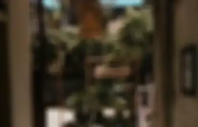 Kafe Terselubung di Belakang Rumah Kos-Kosan, Masuk Gang Sempit Hingga Motor Harus Dituntun