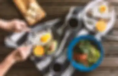 Coba 10 Trik Mudah Ini Biar Enggak Makan Banyak & Anti Gemukan!