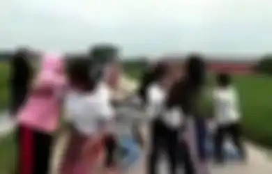 Aksi Tawuran Remaja Putri Terekam di Tengah Jalan Cor Diselidiki Polisi, Kepala Cabang Dinas Pendidikan Mojokerto: Khawatir Mereka Main Sandiwara