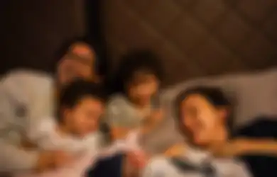 Nikah Muda Hingga Pindah Agama Ikuti Suami, Seleb Cantik Ini Banting Tulang Urus Sendiri 3 Anaknya: Rasanya Ingin Nangis