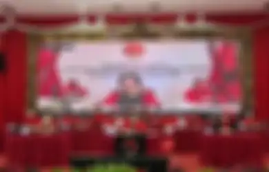 Pergoki Anak Buahnya Duduk Saat Nanyikan Lagu Indonesia Raya, Megawati Semprot Kader PDI-P: Gimana Sih Kalian, Ketua Umumnya Berdiri Loh!