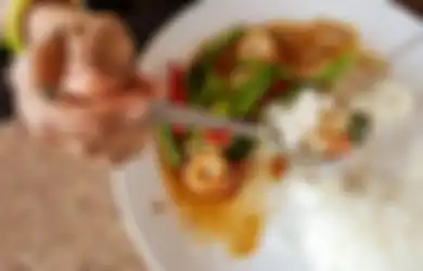 Dengan Santainya Pesan Makanan untuk Keluarganya, Pria Ini Malu Setengah Mati Setelah Mengatahui Hal Ini