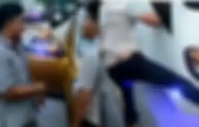 Viral, Adu Mulut di tengah Jalan Sebut Mobilnya Lecet-lecet Karena Kesenggol, Pengemudi Ini Nekat Hantam Spion Bus, Netizen: Belagu Amat