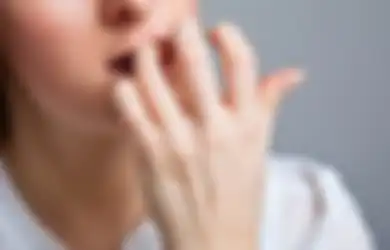 Waspada! Ada Dampak Buruk Bagi Kesehatanmu Kalo Punya Kebiasaan Gigit Kuku