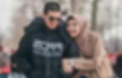 Perutnya Makin Membuncit, Zaskia Sungkar Dibuat Kegirangan Dapatkan Hadiah Mungil Ini dari Irwansyah: Hello Baby