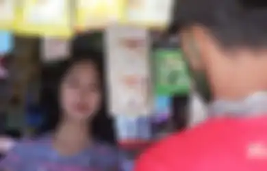 Disebut Mirip Anya Geraldine Hingga Bikin Penasaran, Ternyata Gadis Cantik Penjaga Warung Ini Punya Cita-cita Mulia: Semoga Bisa Segera Terwujud