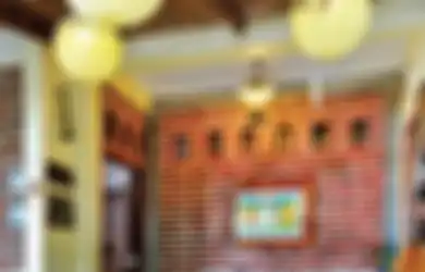 Mulai dari Radio Jadul hingga Setrikaan Antik, Hunian Unik ini Ampuh Buatmu Ingat Kembali Kampung Halaman
