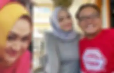Momen Haru Sule Ajak Nathalie Holshcher Ziarah ke Makam Mendiang Lina Jubaedah, Perkenalkan sang Calon Istri Sekaligus Minta Restu