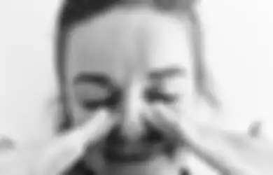 Begini Cara Mengatasi Hidung Tersumbat dengan Teknik Pijat Sendiri 