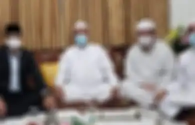 'Temu Kangen', Anies Baswedan Sambangi Kediaman Rizieq Shihab yang Baru Pulang ke Indonesia