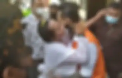 Dikenal Garang, Jerinx SID Minta Doa hingga Lakukan Ini Saat Sang Ibunda Hadiri Sidang Kasus IDI Kacung WHO