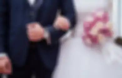 Tak Bisa Wujudkan Pernikahan yang Meriah seperti Impian sang Istri, Mempelai Pria Ini Nangis Sesenggukan di Atas Pelaminan, Alasan Tamu Undangan Tak Hadir Sungguh Mencengangkan!