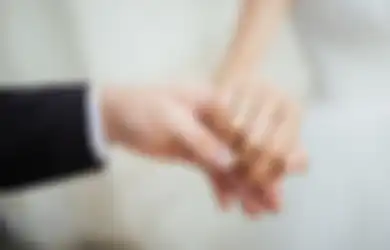 Seperti Rizky Febian & Putri Delina, Ini yang Harus Dilakukan Jika Orang Tua Kita Menikah Lagi!