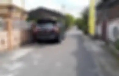 Parkir Mobil di Pinggir Jalan Lengkap dengan Kanopi, Komisioner KPU NTB Bikin Camat Geram, Istri: Kasihan Mobilnya Kalau Kena Panas