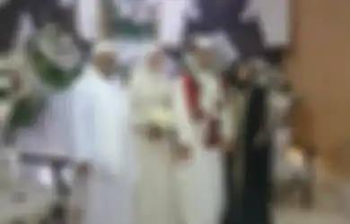 Masih Sedarah dengan Mempelai Pria, Mantan Istri Tommy Kurniawan Tak Sengaja 'Bocorkan' Foto Pernikahan Putri Habib Rizieq, Intip Penampakannya!