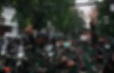 Dibantah Mabes TNI Tapi Terlanjur Viral, Pangdam Jaya Mendadak Buka Suara Usai Video Pria Seragam Loreng Copoti Baliho Habib Rizieq Dikecam: Itu Perintah Saya!