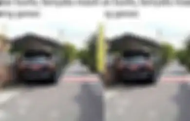 Viral Foto Mobil Pejabat Parkir di Bahu Jalan dan Kasih Atap: Jangan Seenaknya, Ingat Pemilik Mobil Wajib Punya Garasi, Ini Aturannya