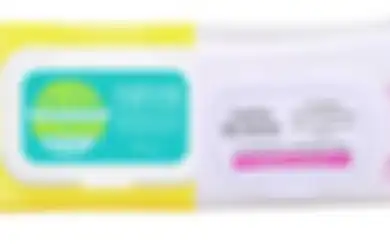 Battle Makeup Remover Tissue: Ariul vs Corine de Farme! Aman di Wajah?