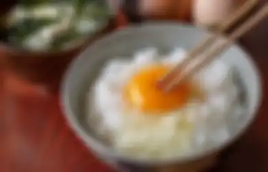 Fakta Unik Tamago Kake Gohan dan Alasan Orang Jepang Suka Sarapan Telur Mentah