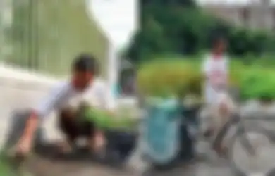 Temukan Uang Tunai Segepok Bernilai Rp 15 Juta, Pemulung di Sukoharjo Rela Tunggu Pemilik dari Pagi Sampai Maghrib Demi Kembalikan Barang Temuannya: Saya Dikasih Imbalan Tapi Tidak Mau