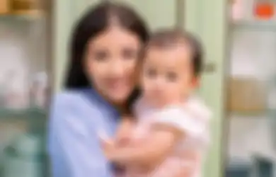 Tampil Sederhana Pakai Daster, Sarwendah Kepergok Padukan Baju dengan Alas Kaki Belasan Juta, Intip Potretnya