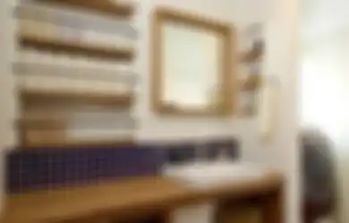 Trik Mengatasi Dampak Buruk dari Posisi Kamar Mandi yang Berhadapan dengan Pintu Masuk, Cobalah Gunakan Cermin