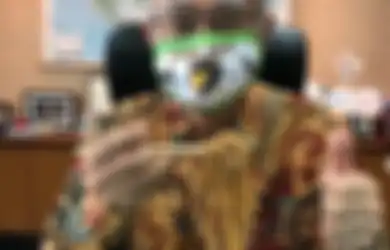 Unyu Abis! Dubes Jepang Pamer Masker Gambar Spanduk Pecel Lele